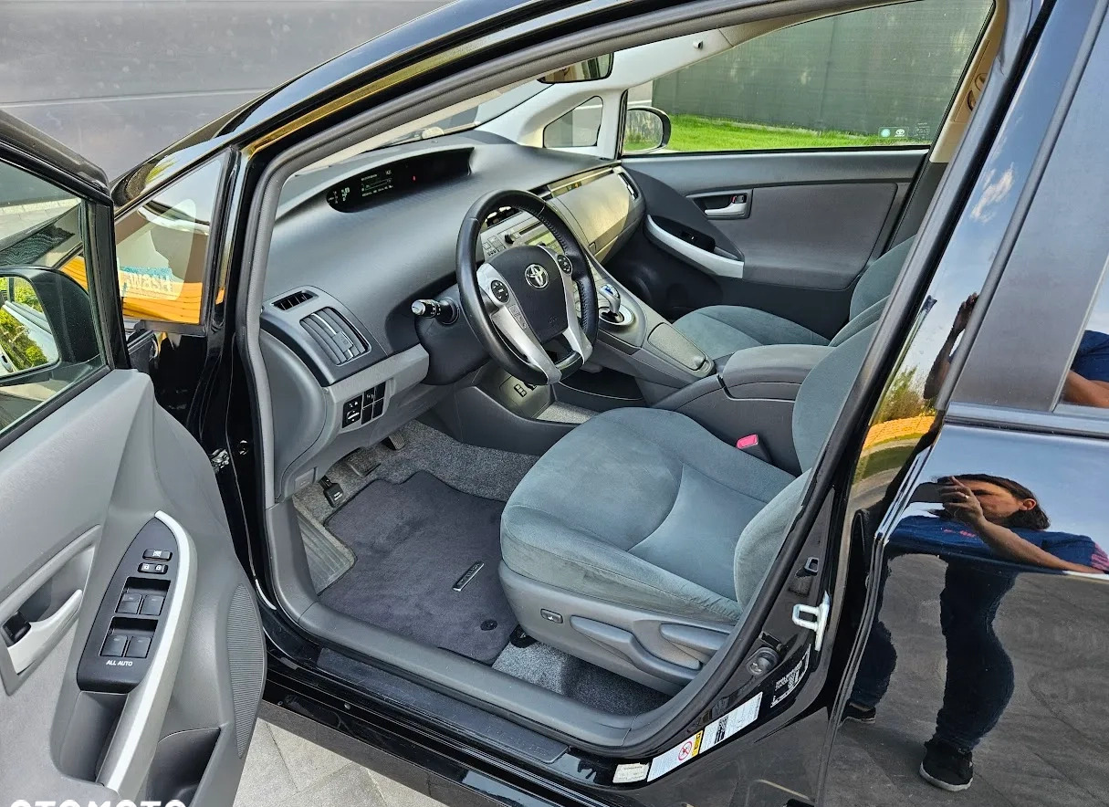 Toyota Prius cena 35800 przebieg: 340000, rok produkcji 2011 z Pionki małe 301